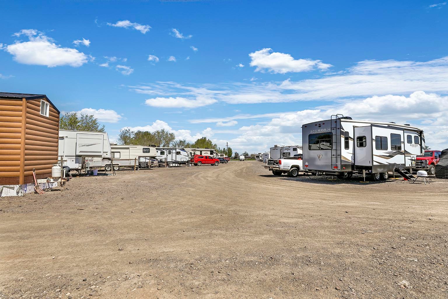 Buster's RV & Saloon, Hollister, Idaho