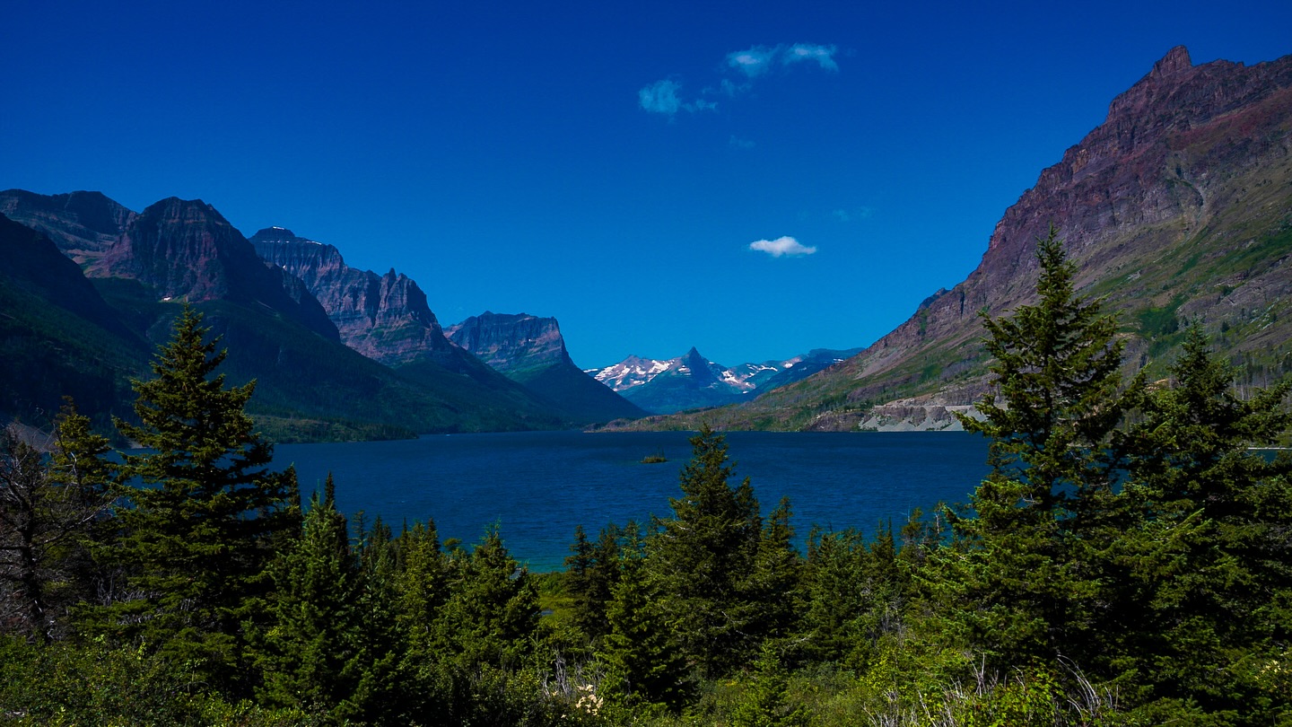 Saint Mary Lake, Glacier National Park—captured mid-journey on Driving to the Sun Road. Nothing staged. No filters. Just raw Montana magic and one hell of a view.⁣⁣

Shot on Sony a7R IV, treated in Lightroom by Cristy Lee.⁣⁣

#RVcamping #GlacierNationalPark #DrivingToTheSunRoad #HouseofHighways #SaintMaryLake #RoadTripReady #PhotographyOnTheMove